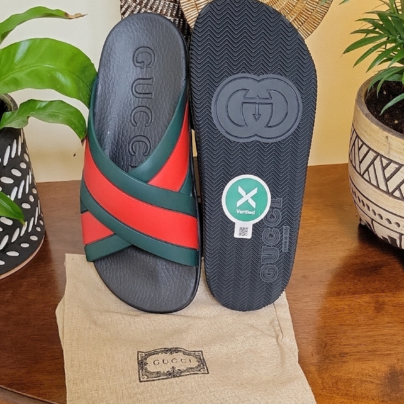Gucci Women's Black and Red Slide Sandals - Picture 3 of 6